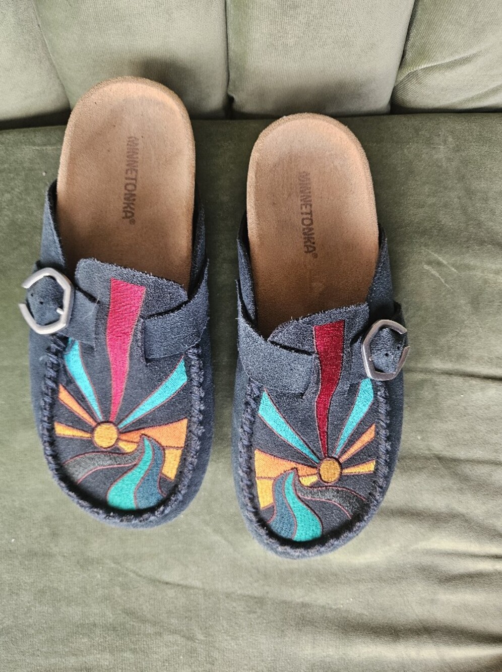 Minnetonka Teal Suede Buckle Clog Size 7.5 With Sunburst embroidery